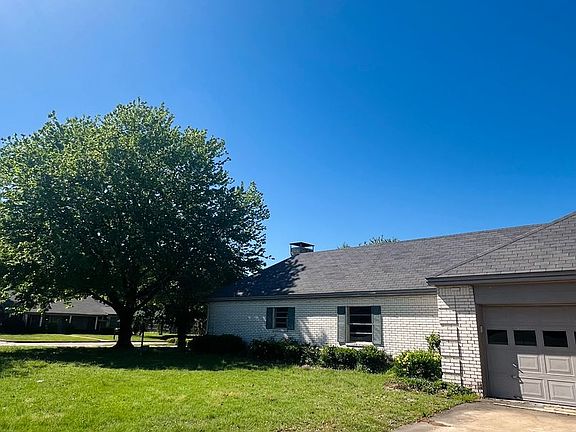 3rd image of 3808 Moores Ln