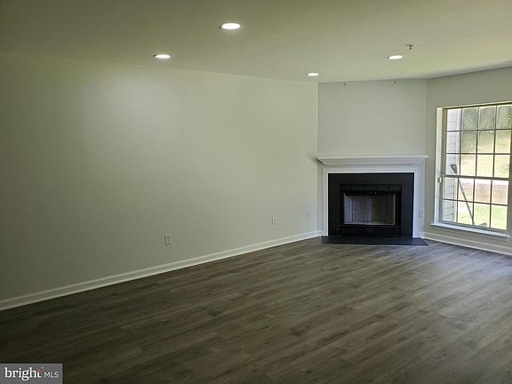 4th image of 302 Juneberry Way APT 1C