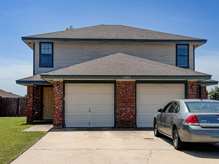 5202 Daybreak Cir — Photo 1