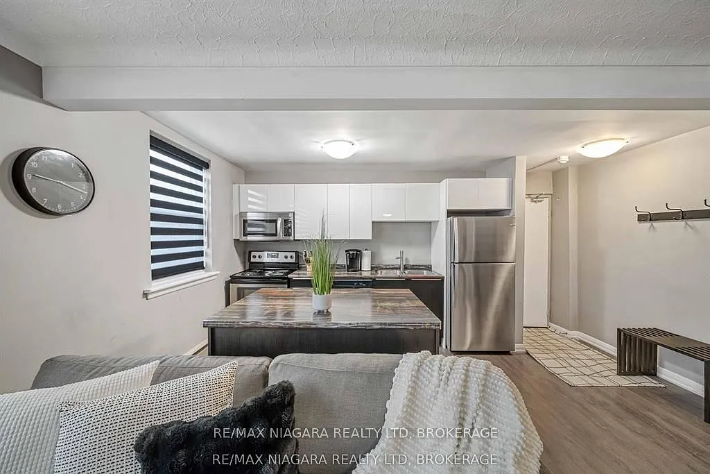 Building Photo - 4538 Huron St #8