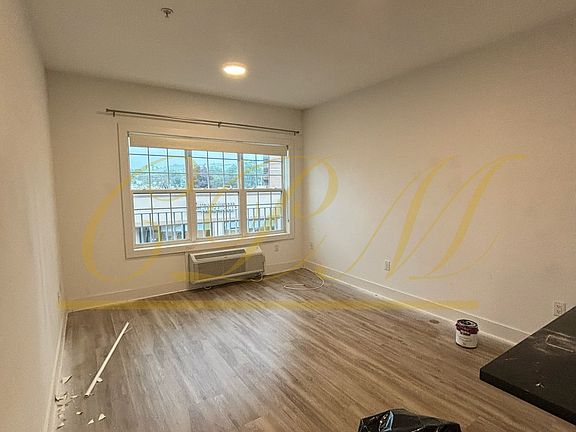 5th image of 22 Lakeside Ave #113