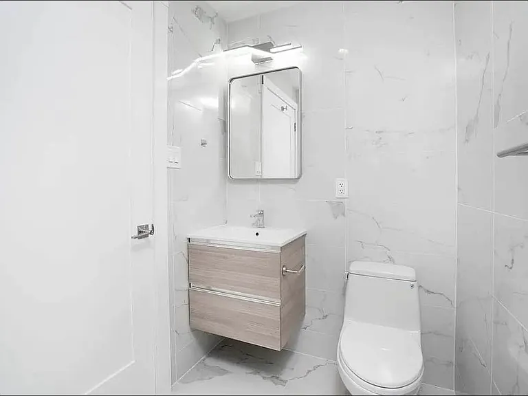 23-33 Astoria Blvd #Penthouse 1 — Photo 6