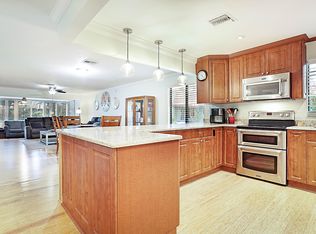 135 SE 7th St, Deerfield Beach, FL 33441