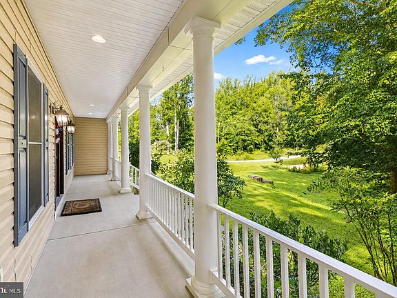 4th image of 3517 Castle Way