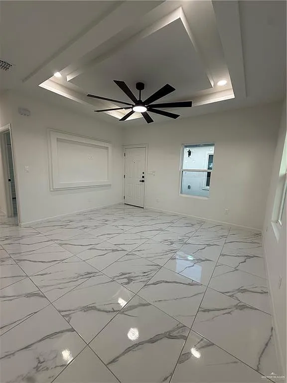 3 bed, 2.0 bath, 1050 sqft, $1,350 — Photo 3