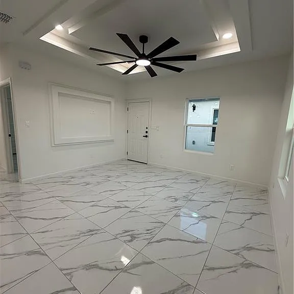 1215 Rosewood Ln #2 — Photo 3