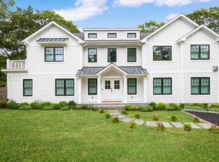 85 N Bishop Ln, Southampton, NY 11968