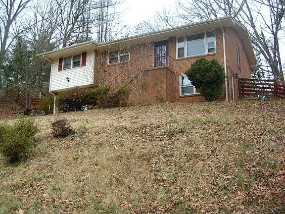 3rd image of 231 Hermitage Dr