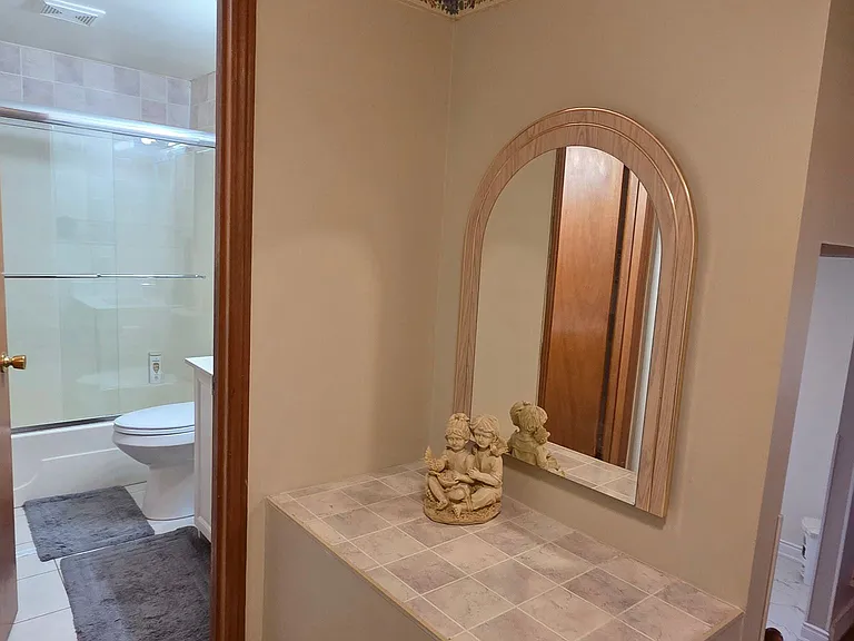 120 Melissa Cres — Photo 8