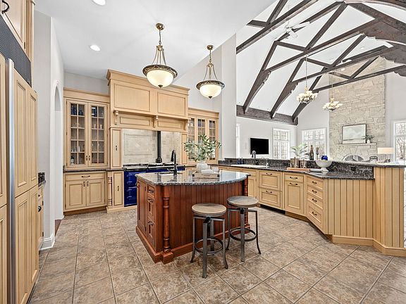 4th image of 7S460 Donwood Dr W