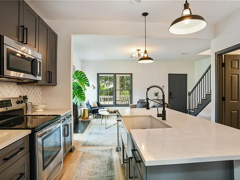 931 Fern Ave SE — Photo 3