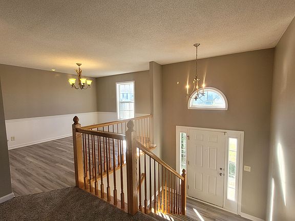 4th image of 1029 Van Buren Ct