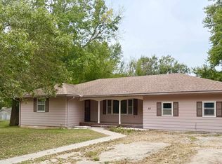 611 Main St, Maple Hill, KS 66507