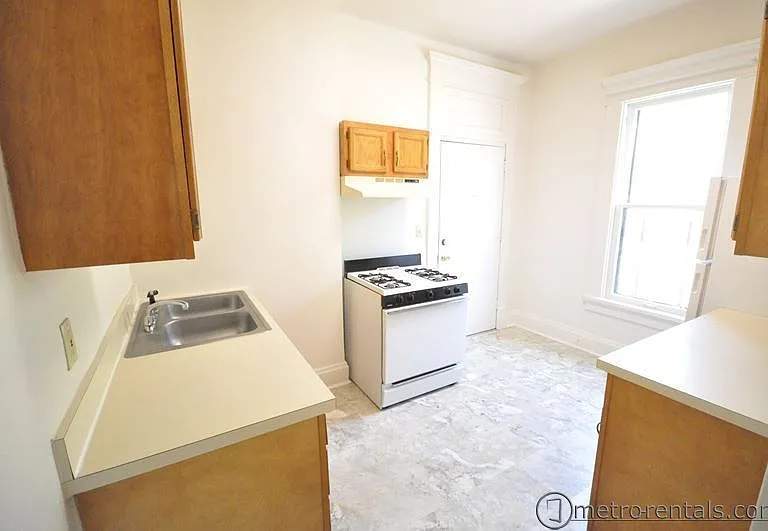 65-71 S Douglass St — Photo 6