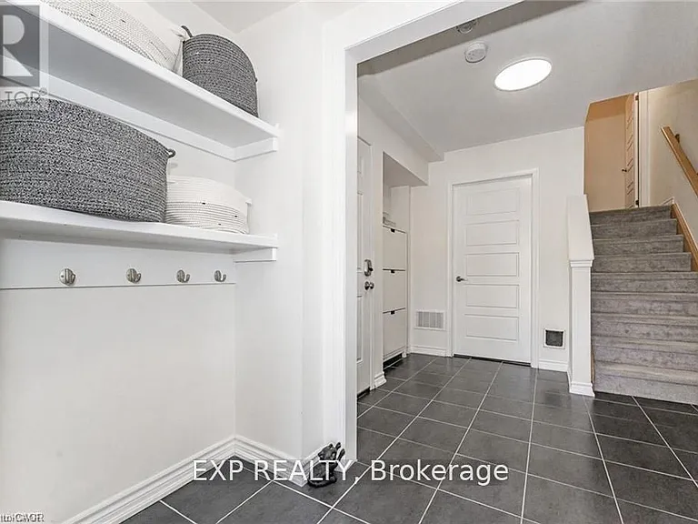 8 Stratus St — Photo 5