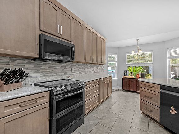 3rd image of 7017 Brighton Oaks Blvd