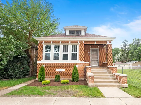 9036 S Kingston Ave, Chicago, IL 60617