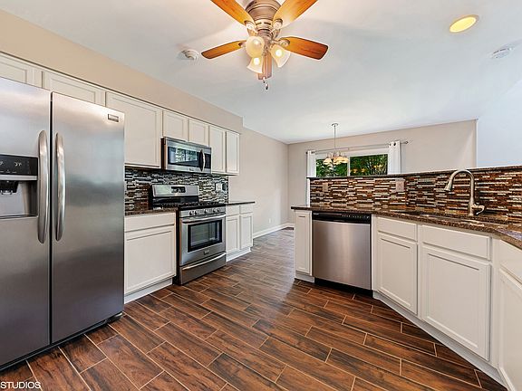 4th image of 237 Kathryn Ln