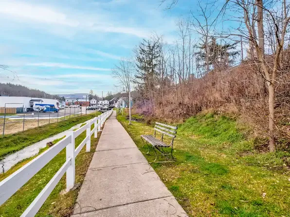 Sullivan Terrace Apartments, 135 N German St #7d0c14e78, Dushore, PA 18614