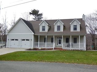 398 River Rd, South Hadley, MA 01075
