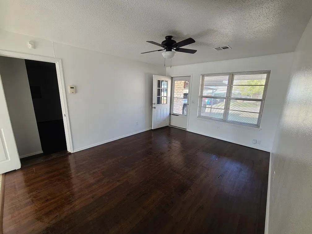 4 bed, 1366 sqft, $1,550 — Photo 3