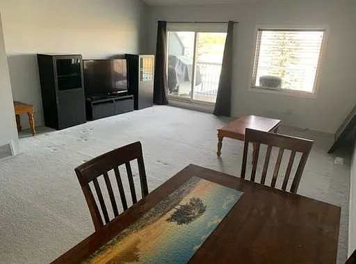 2 bed, 1.0 bath, 1044 sqft, $1,295 — Photo 3