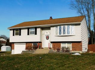 709 Lamp Post Ln, Aston, PA 19014