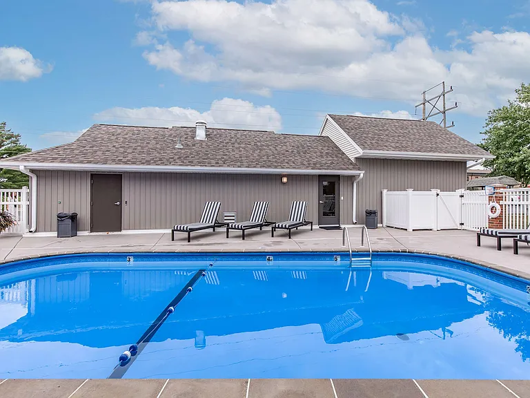 Hawthorn Suites Apartments Pool
