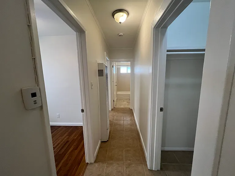 435 W Windsor Rd — Photo 8