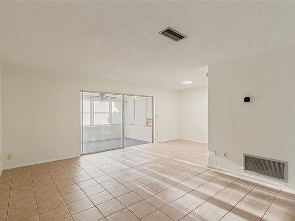 5th image of 1248 Lazy Lake Rd W