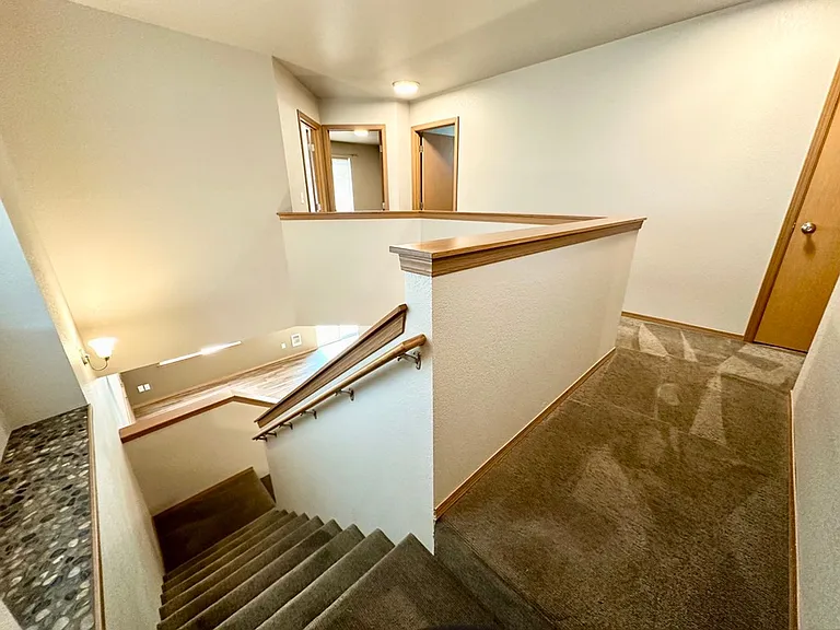 2102 N Yellowstone St — Photo 30