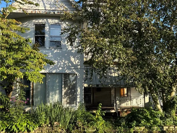 821 Main St, Sistersville, WV 26175