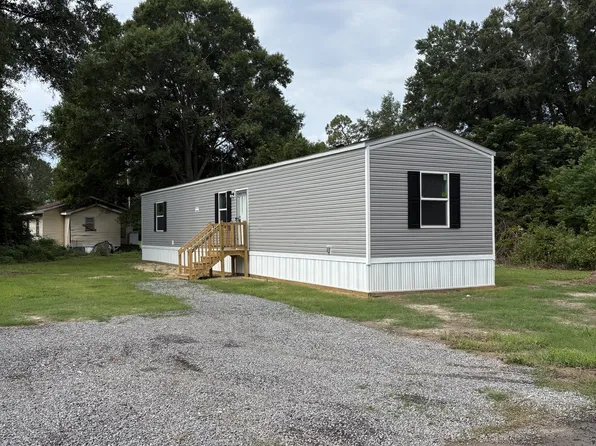 932 Salters St, Lake City, SC 29560