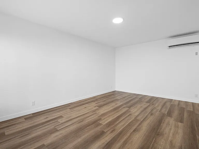 12726 Matteson Ave — Photo 9