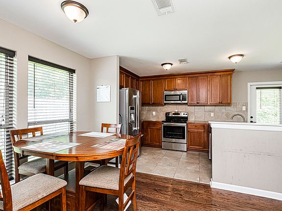 4th image of 2028 S Helens Way Ave