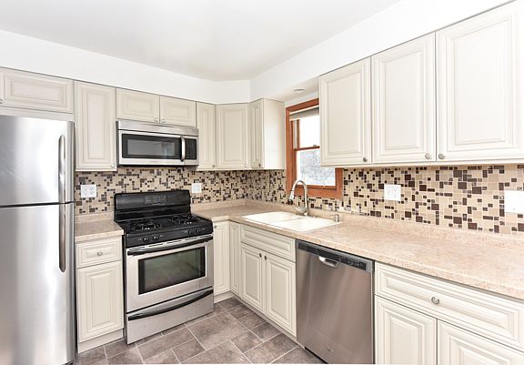 4th image of 901 Corona Ct