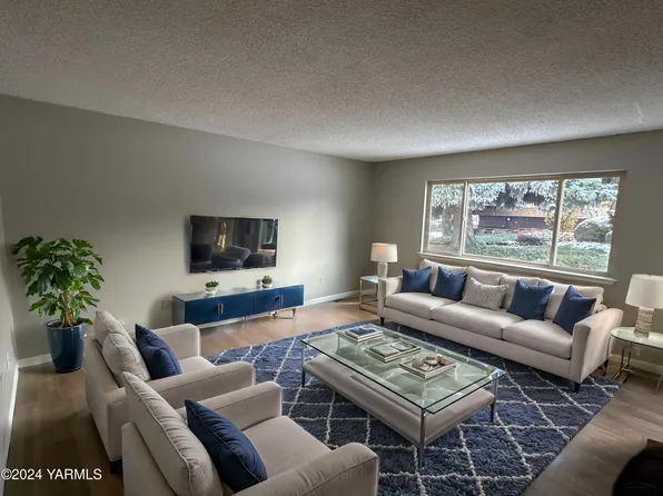 5901 Barge St APT 22, Yakima, WA 98908
