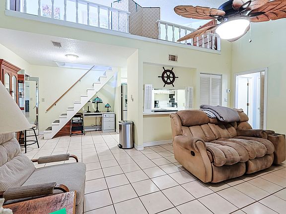 4th image of 809 66th Ave. N #D