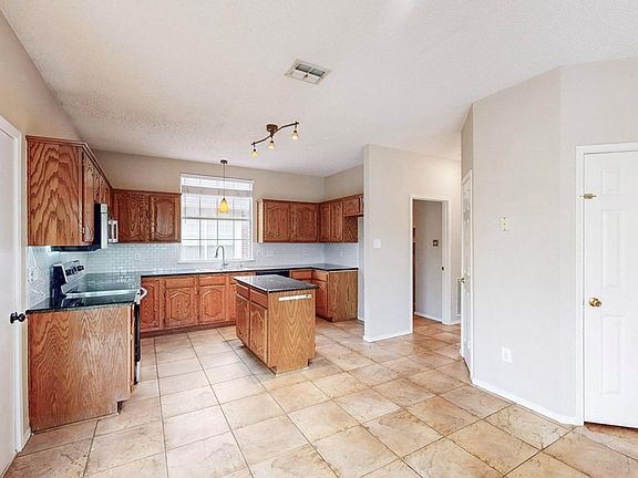 5th image of 10604 Memphis Dr