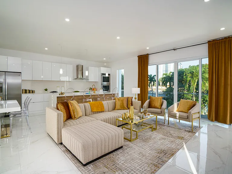 1002 N Riverside Dr — Photo 10