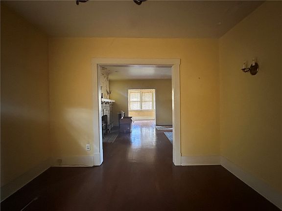 4th image of 3415 Parkview Ave