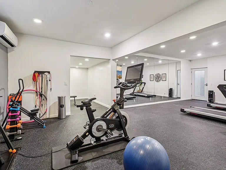 Apartment Complex Near SoFi Stadium with Pool, BBQ Area, Gym and Parking. — Photo 9