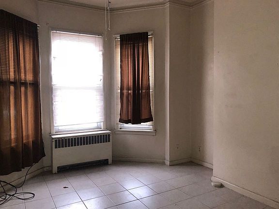 3rd image of 286 Summit Ave