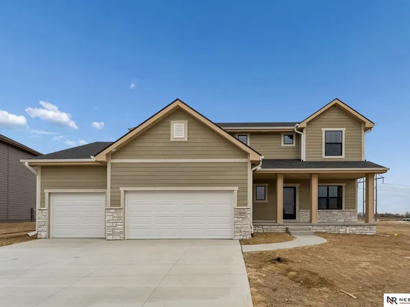 8606 Legacy St, Papillion, NE 68046