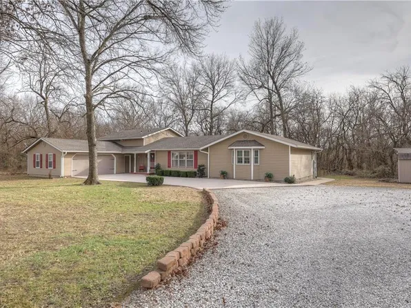 29104 Forest Ln, Carl Junction, MO 64834