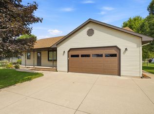 1405 Pinewood Ct, New London, WI 54961