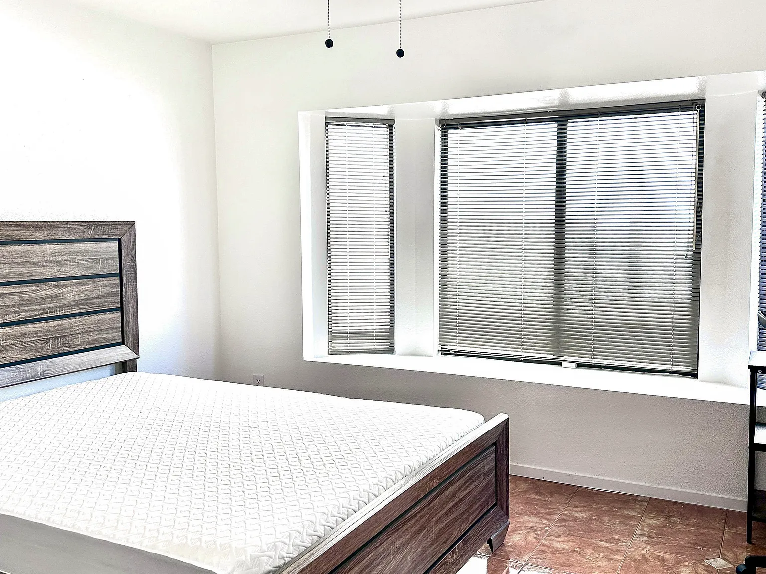 4 bed, 3.0 bath, 1692 sqft, $819 — Photo 2