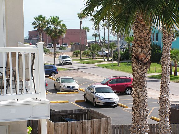 Beach only 1/2 block away!