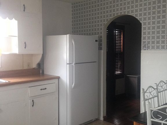 4th image of 4852 Delavan Ave