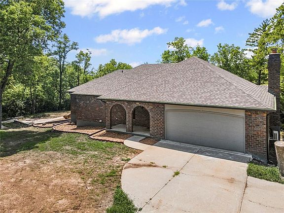 3rd image of 1000 Woodcliff Dr